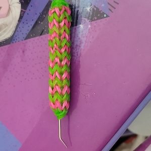 Loom hook with grip